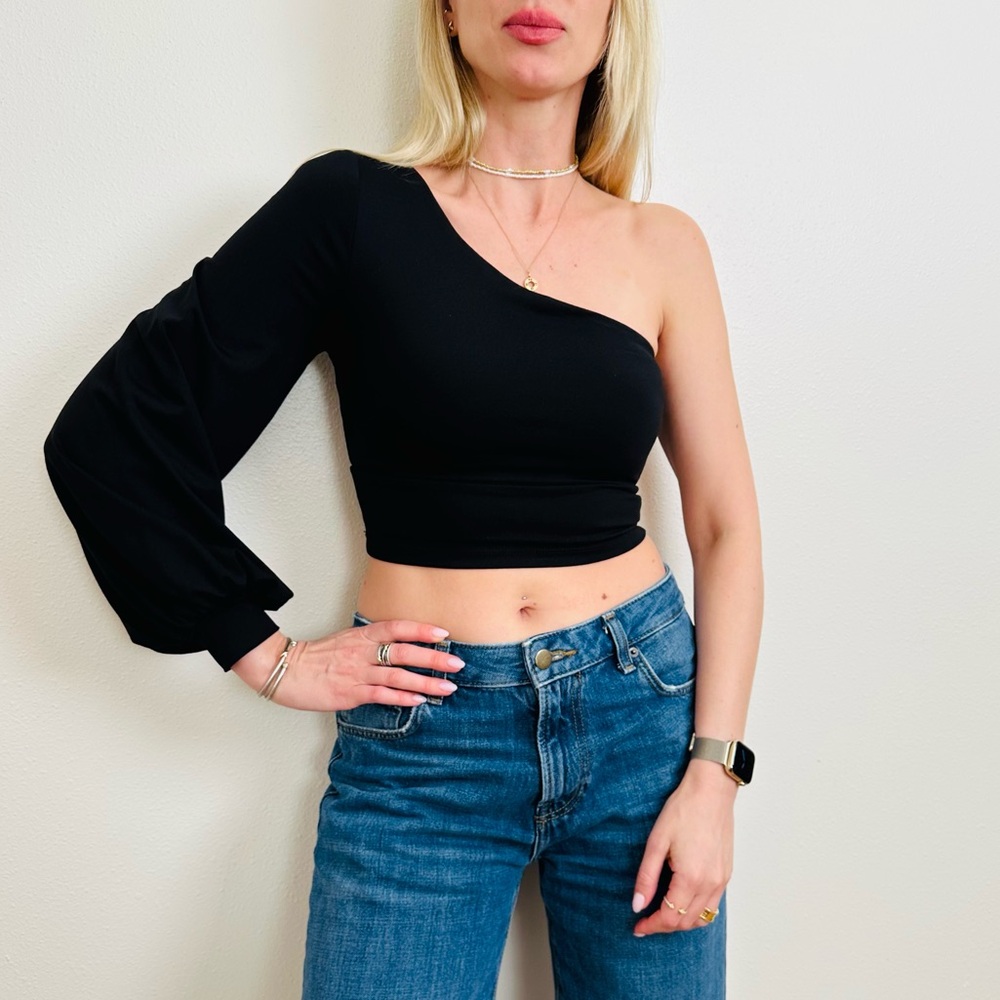 Susana Monaco Black Asymmetrical Crop Top with One-Shoulder Design Black